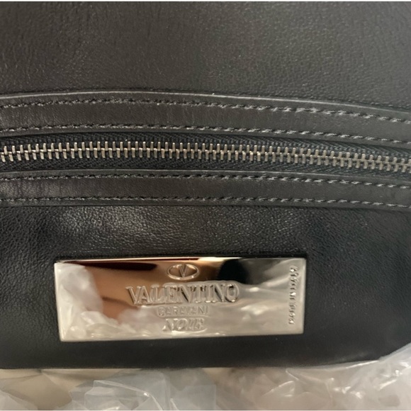 Valentino Garavani black leather Studded tote bag - Picture 4 of 9